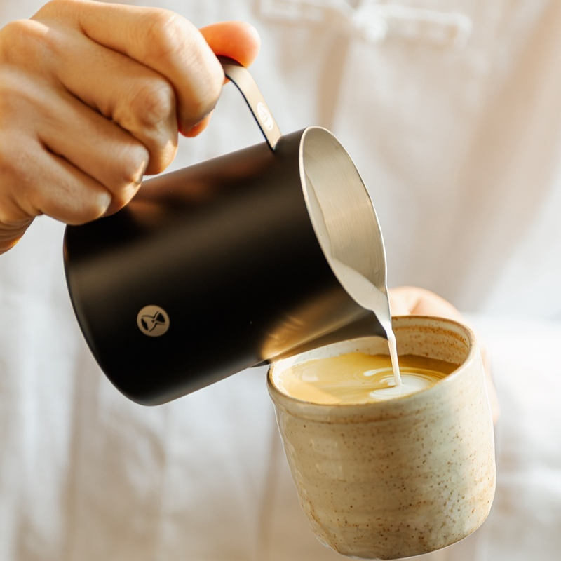 Pichet à Latte Art Dharma Time - Barista Milk Jug avis et prix